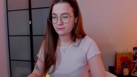 Mia with a big heart  online show from 01.29.25