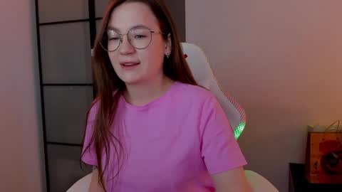 Mia with a big heart  online show from 02.07.25