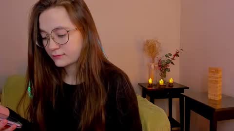 Mia with a big heart  online show from 02.16.25