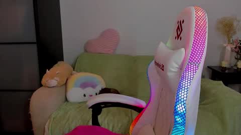 Mia with a big heart  online show from 03.01.25