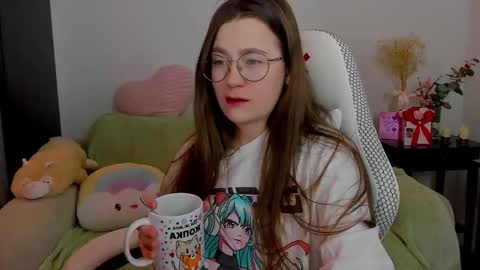 Mia with a big heart  online show from 03.05.25