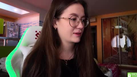 Mia with a big heart  online show from 03.08.25