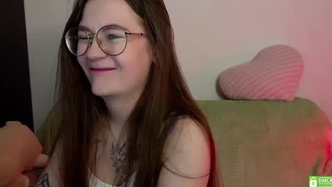 Mia with a big heart  online show from 03.11.25