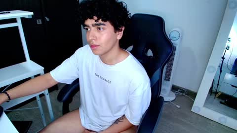 Snapshot of _nickconnor1 chatting on 01.29.25 Nicolas online show from 01.29.25