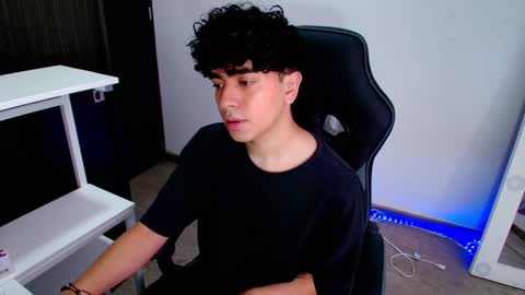 Snapshot of _nickconnor1 chatting on 02.03.25 Nicolas online show from 02.03.25