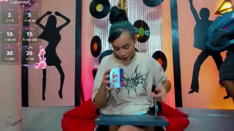 Snapshot of _nickyminach chatting on 12.19.25 Nicky Please help me with your thumbs up its importan online show from 12.19.25