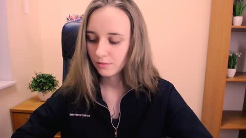 Snapshot of _nicole_new chatting on 01.19.25 Nica online show from 01.19.25