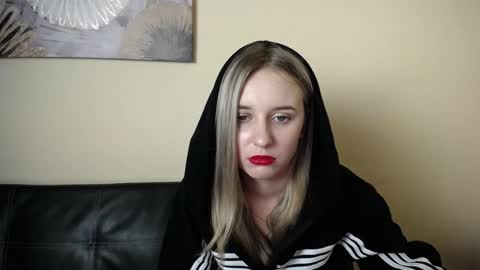 Snapshot of _nicole_new chatting on 11.21.25 Nica online show from 11.21.25