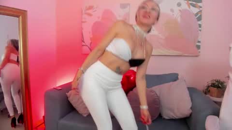 _nicoletteshea_ online show from 02.14.26