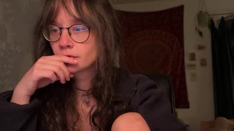 Mila online show from 04.05.26