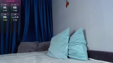 Snapshot of _oh_and_ah_ chatting on 12.21.25 Vegan girl online show from 12.21.25