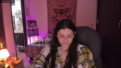 Snapshot of _peach__ chatting on 06.23.26 violeta ig online show from 06.23.26