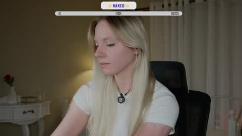 Snapshot of _penisflytrap_ chatting on 10.03.25 Viktoria online show from 10.03.25