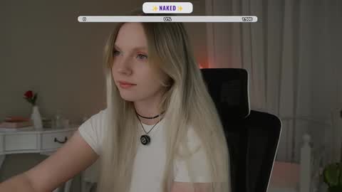 Snapshot of _penisflytrap_ chatting on 10.24.25 Viktoria online show from 10.24.25