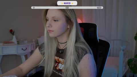 Snapshot of _penisflytrap_ chatting on 10.27.25 Viktoria online show from 10.27.25