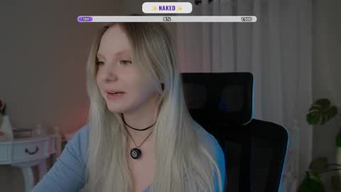 Snapshot of _penisflytrap_ chatting on 10.28.25 Viktoria online show from 10.28.25