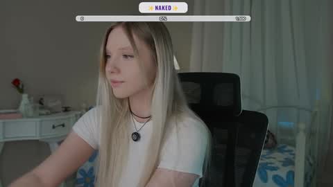 Snapshot of _penisflytrap_ chatting on 11.23.25 Viktoria online show from 11.23.25