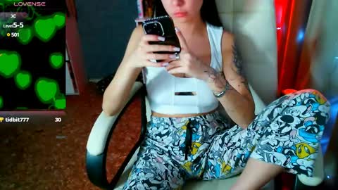 Snapshot of _pink__rabbit_ chatting on 12.23.24 Ilona online show from 12.23.24