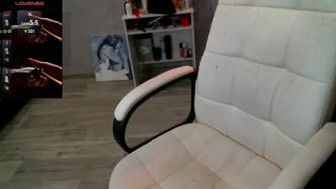 Snapshot of _pink__rabbit_ chatting on 02.25.25 Ilona online show from 02.25.25