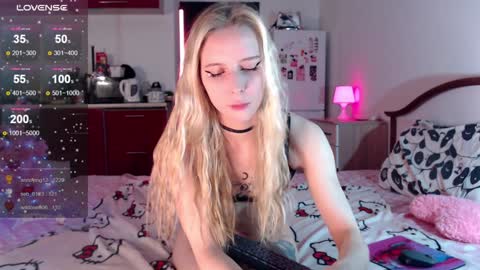 Snapshot of _pinkypay chatting on 12.20.24 Pinky online show from 12.20.24