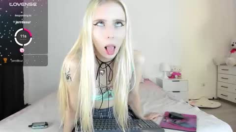 Snapshot of _pinkypay chatting on 09.15.25 Pinky online show from 09.15.25