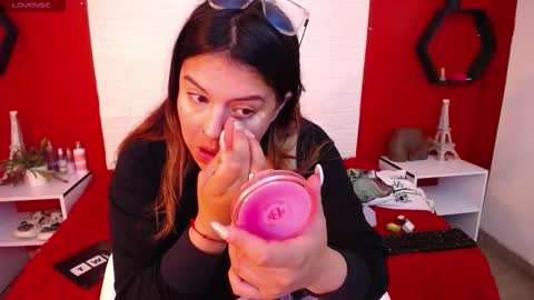 Laura online show from 12.22.25