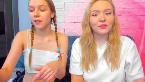 Snapshot of _prettybaby_ chatting on 12.16.25 _prettybaby_ online show from 12.16.25