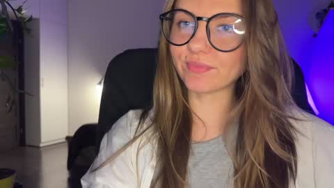  HADLY today day-off see u online 0112  online show from 12.18.24