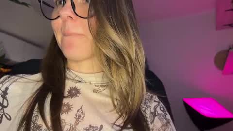  HADLY today day-off see u online 0112  online show from 12.25.24