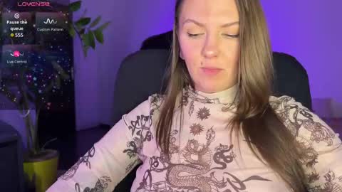  HADLY today day-off see u online 0112  online show from 02.17.25