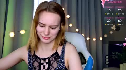 Snapshot of _ramona__ chatting on 03.07.25 im Amy online show from 03.07.25