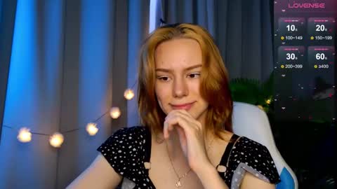 Snapshot of _ramona__ chatting on 09.11.25 im Amy online show from 09.11.25
