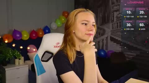 Snapshot of _ramona__ chatting on 09.18.25 im Amy online show from 09.18.25