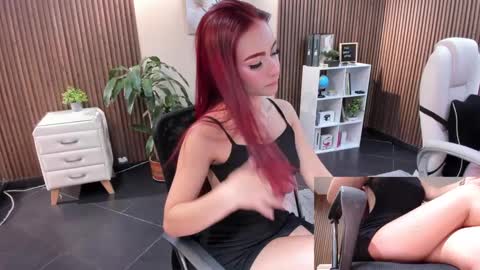 Snapshot of _redfoxxx_ chatting on 09.27.25 You can tell me Mariana online show from 09.27.25