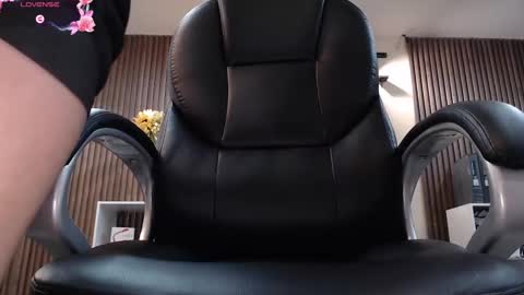 Snapshot of _redfoxxx_ chatting on 10.10.25 You can tell me Mariana online show from 10.10.25