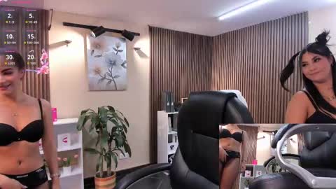 Snapshot of _redfoxxx_ chatting on 11.01.25 You can tell me Mariana online show from 11.01.25