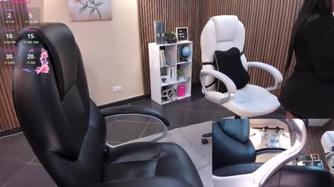 Snapshot of _redfoxxx_ chatting on 11.15.25 You can tell me Mariana online show from 11.15.25