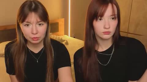 Snapshot of _reverse_gang_ chatting on 02.04.26 LISSAPVT IS OPEN online show from 02.04.26