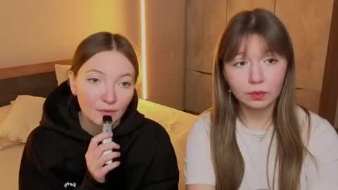 Snapshot of _reverse_gang_ chatting on 02.25.26 LISSAPVT IS OPEN online show from 02.25.26