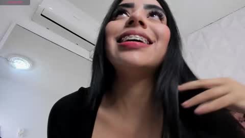 Snapshot of _samara_conner chatting on 12.14.25 Samara online show from 12.14.25