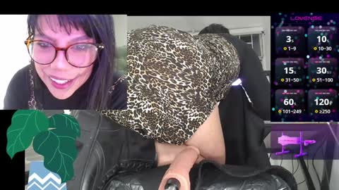 Snapshot of _sarah_escobar chatting on 12.31.24 _sarah_escobar online show from 12.31.24