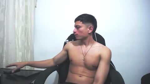 Juan Pablo-independent model online show from 02.20.25