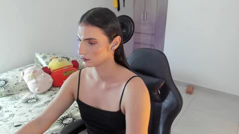 Snapshot of _shantallskinny_ chatting on 05.25.26 Shantall online show from 05.25.26