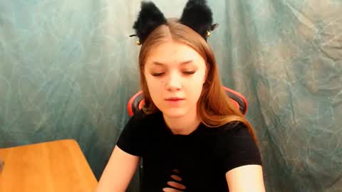 Snapshot of _shy_bunny__ chatting on 09.09.25 Mari online show from 09.09.25