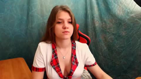 Snapshot of _shy_bunny__ chatting on 10.10.25 Mari online show from 10.10.25