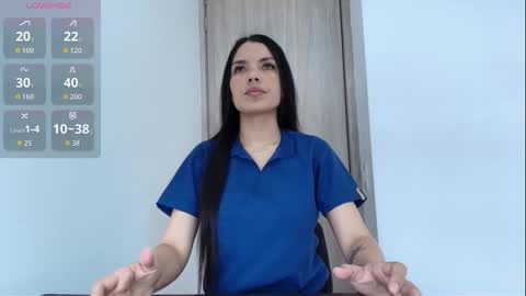 Snapshot of _sofiadeluxe_ chatting on 10.10.25 SOFIA DELUXE online show from 10.10.25