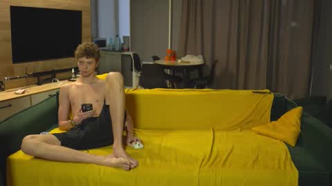 OLIVERpvt is open online show from 10.24.25