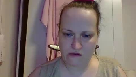 Snapshot of _squirty_pussyyy_ chatting on 02.25.25 Melisa online show from 02.25.25