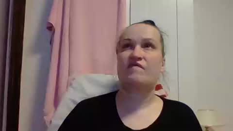 Snapshot of _squirty_pussyyy_ chatting on 03.08.25 Melisa online show from 03.08.25