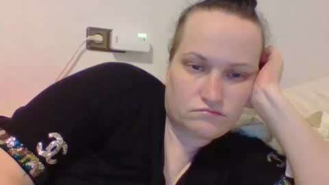 Snapshot of _squirty_pussyyy_ chatting on 03.08.25 Melisa online show from 03.08.25